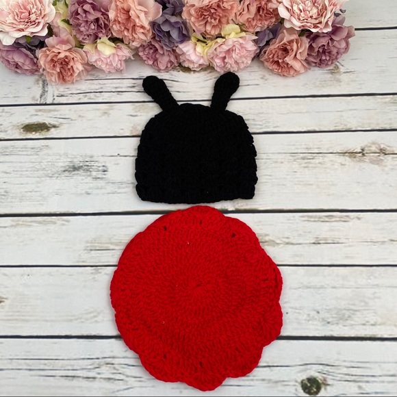 Newborn Baby Crochet Ladybug Outfit Photo Prop - Picture 15 of 16